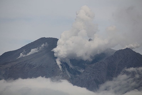 Datei:2014 Mount Ontake eruption (October 4).JPG