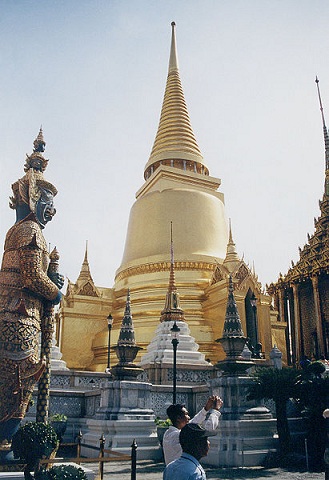 Datei:Bangkok-Wat Phra Kaeo-Phra Sri Rattana.jpg