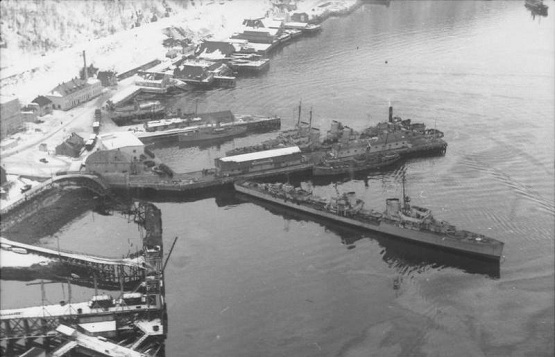 Bundesarchiv Bild 101I-758-0056-35, Norwegen, deutsche Kriegsschiffe.jpg