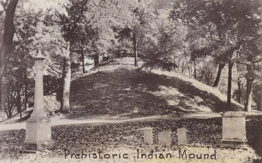 Einer der Marietta Mounds.jpg