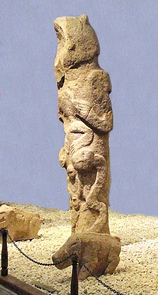 Dateitotem Pole From Göbekli Tepe Layer Ii 8800 8000 Bce Sanliurfa Museum 0648