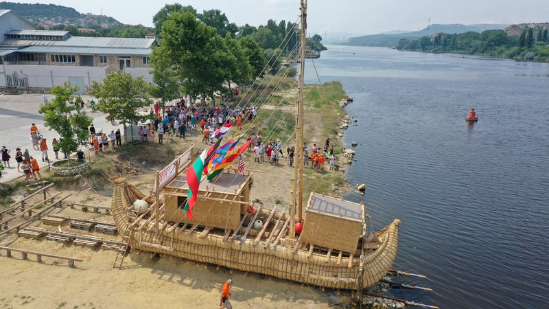 Datei:Launching 004a.jpg