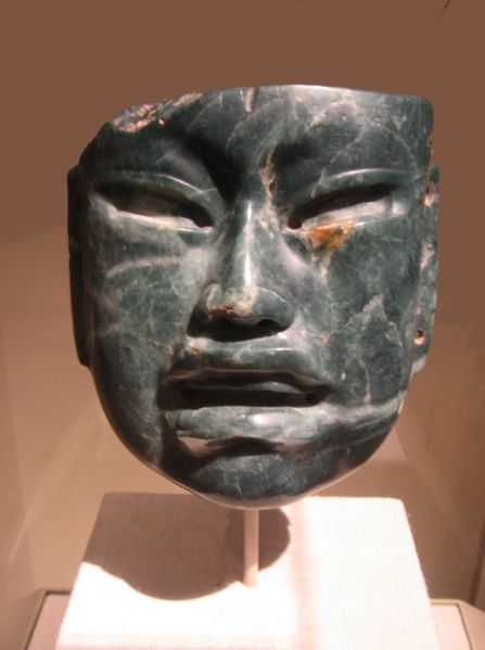 Datei:Olmec mask at Met.jpg