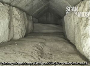 Abb. 2 Ein Blick in den neu entdeckten Korridor im Innern der Großen Pyramide von Gizeh